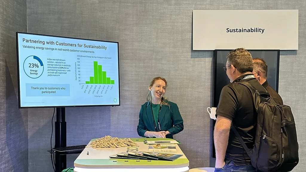 NETSCOUT Director of Sustainability speaking with cusomters at ENGAGE