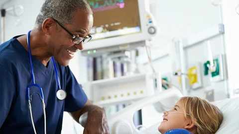 Doctor talking to smiling child patient