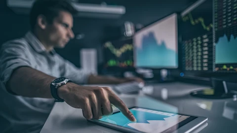 Global Financial Services Company Improves Application Performance and Reduces Downtime